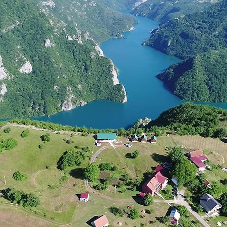 Rural Resort Tron 플루지네 외부 사진