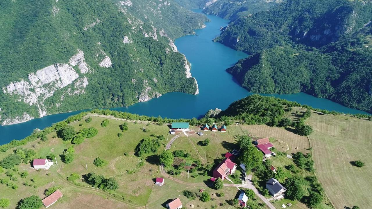 Rural Resort Tron 플루지네 외부 사진